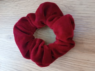 Χειροποίητο βελούδινο μπορντό scrunchie