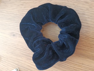 Χειροποίητο βελούδινο μπλε scrunchie